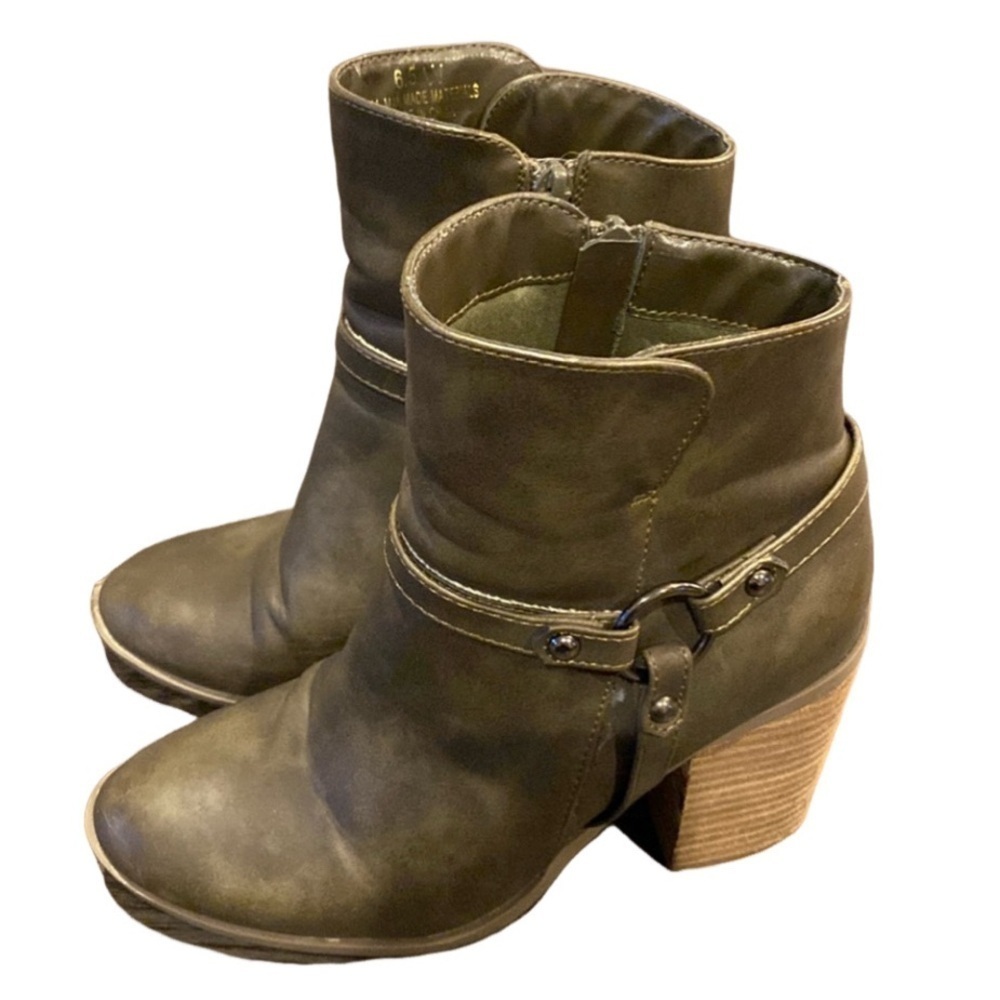 Lulus Marka brown heeled boots. Size 6.5. Zipper side. Decorative buckle. Cute!